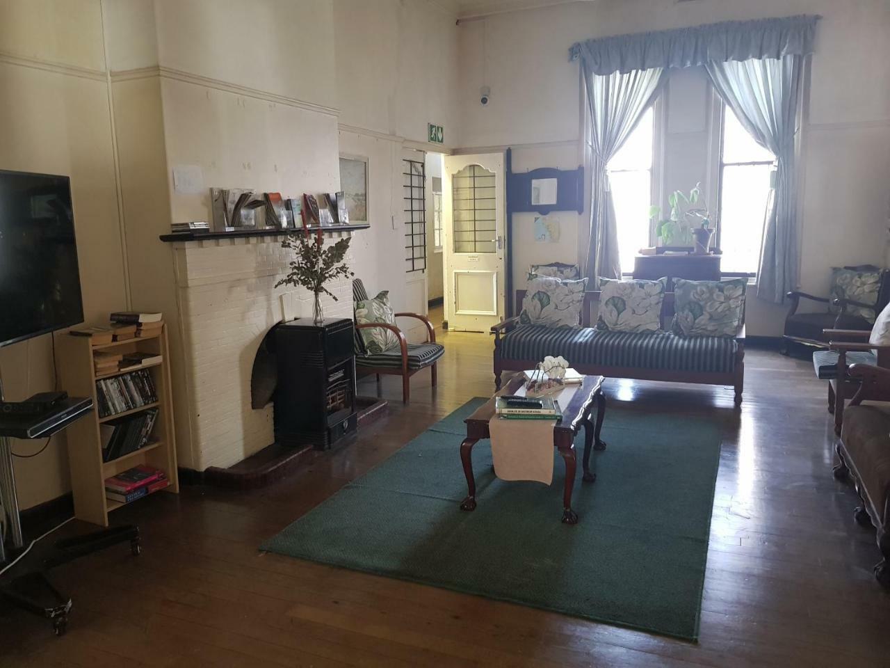 Lenox And Backpackers Guest house