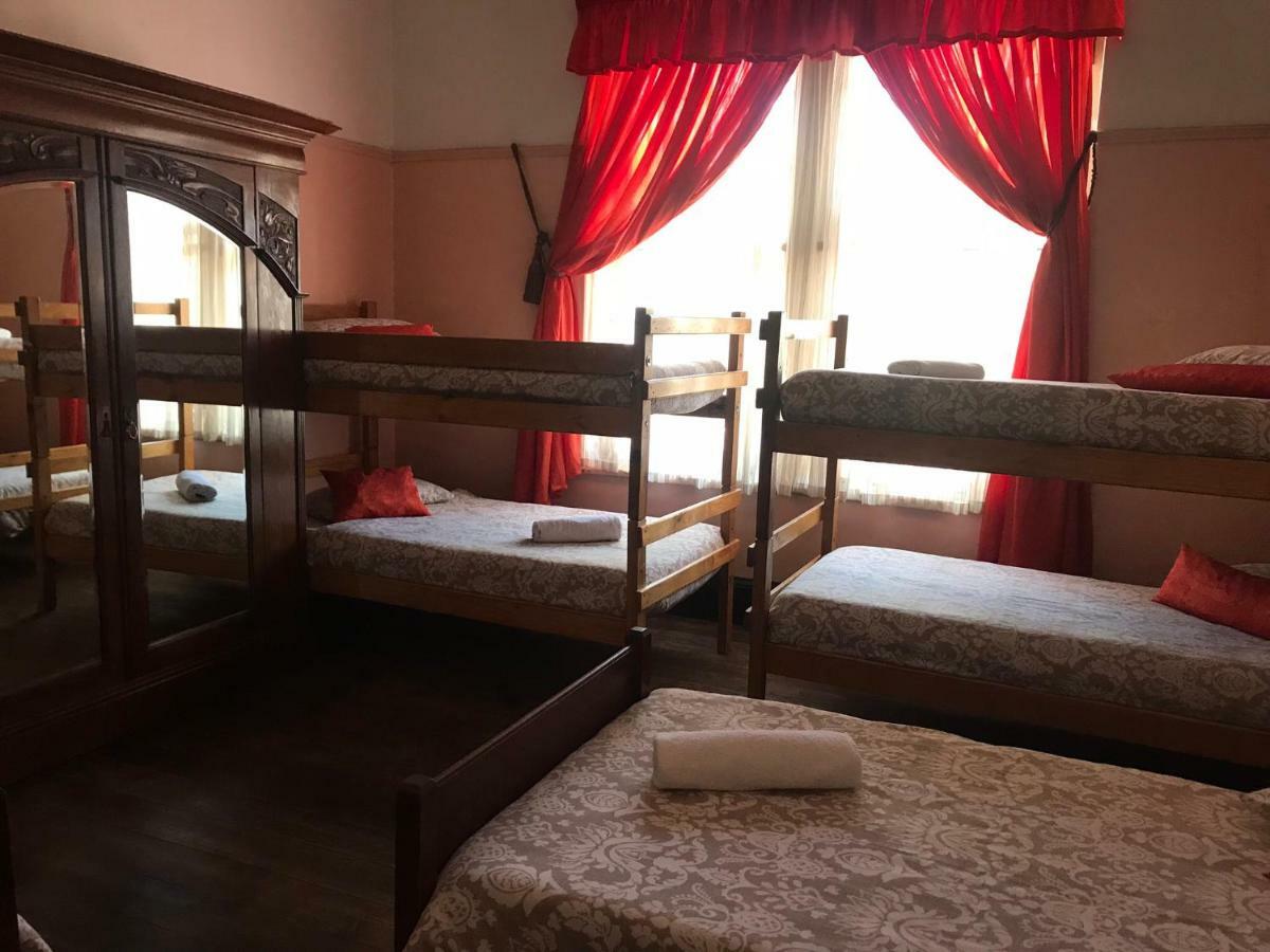 Lenox And Backpackers Guest house Cape Town